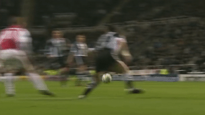 Cu xoay nguoi ma thuat o ban dep nhat lich su Premier League hinh anh