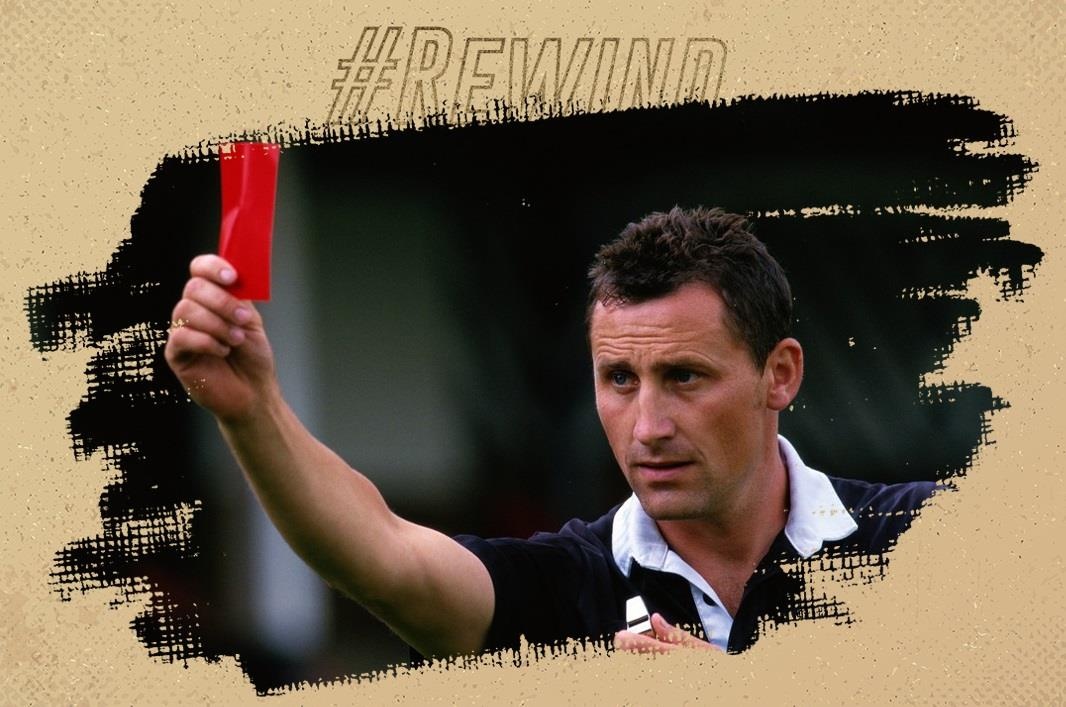 Chiec the do dau tien cua bong da the gioi cach day 45 nam hinh anh