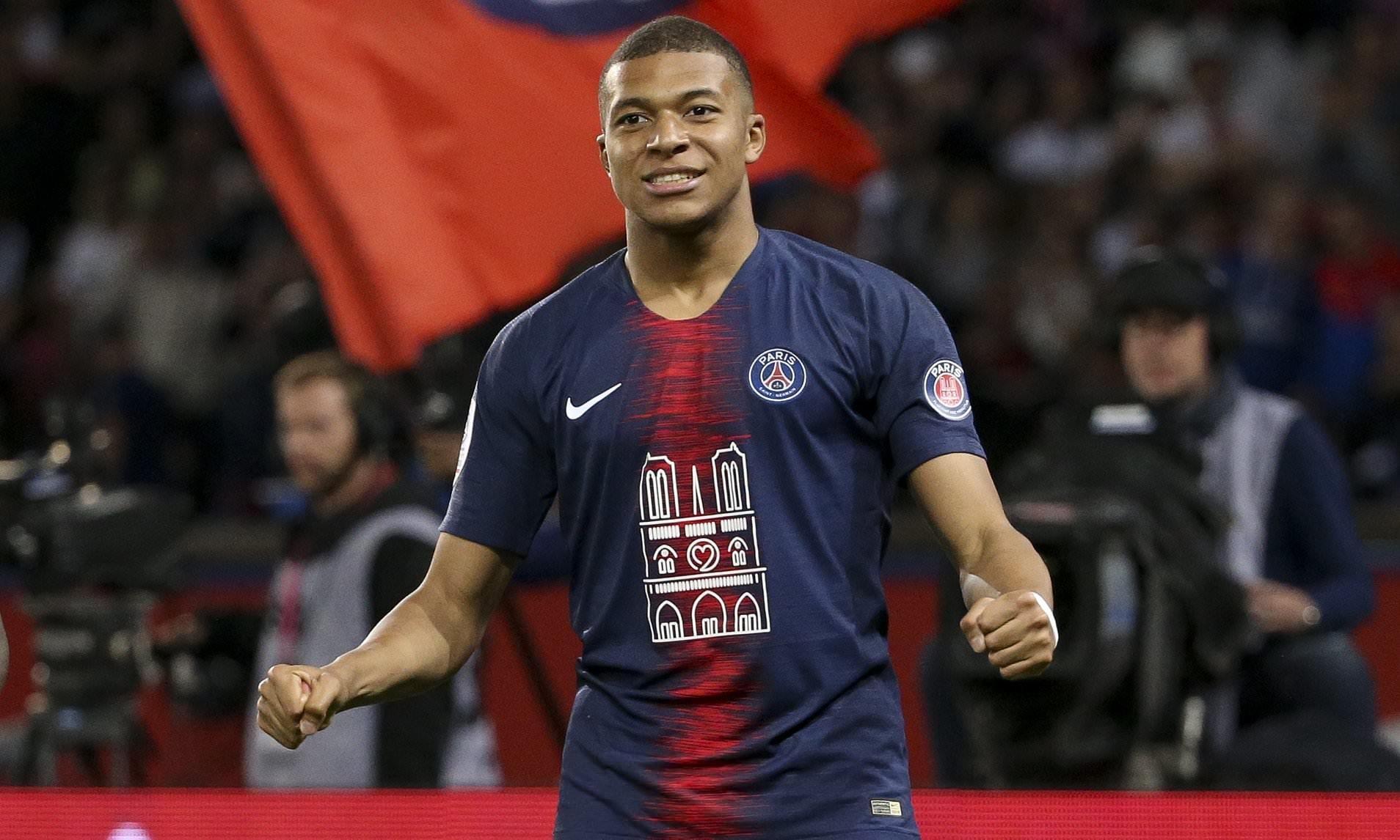 Ronaldo va nhung hop dong ‘dat xat ra mieng’ o mua nay anh 7