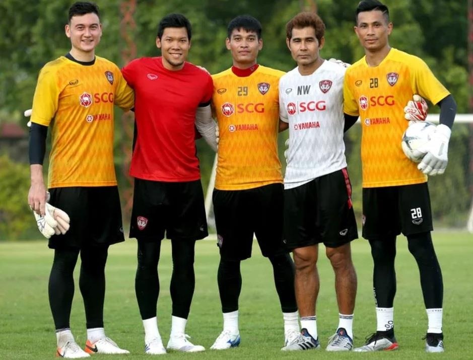 Thu mon so 1 Thai Lan tap cung Van Lam truoc ngay dau Viet Nam anh 1