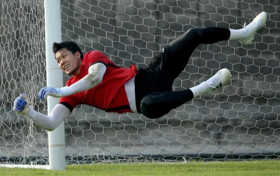 Thu mon so 1 Thai Lan tap cung Van Lam truoc ngay dau Viet Nam anh 2