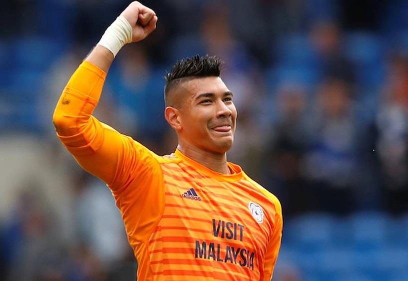 Bong da Dong Nam A len tam cao moi nho thu mon Etheridge hinh anh