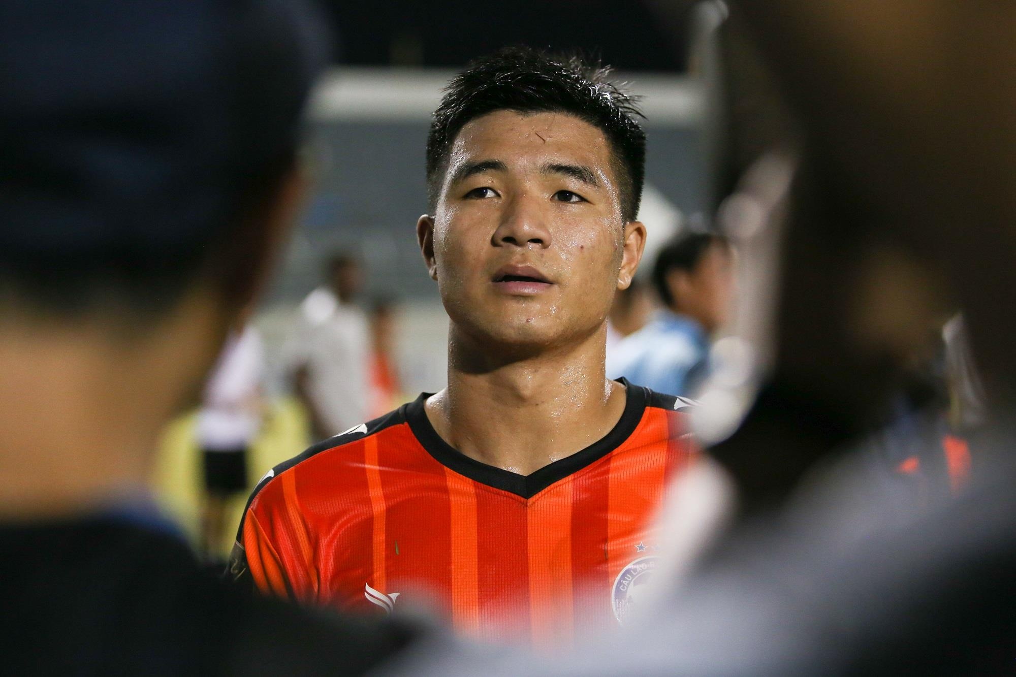 Hà Đức Chinh nghỉ 2-3 tháng vì chấn thương cổ chân ảnh 1 Ha Duc Chinh nghi 2-3 thang vi chan thuong co chan anh 1