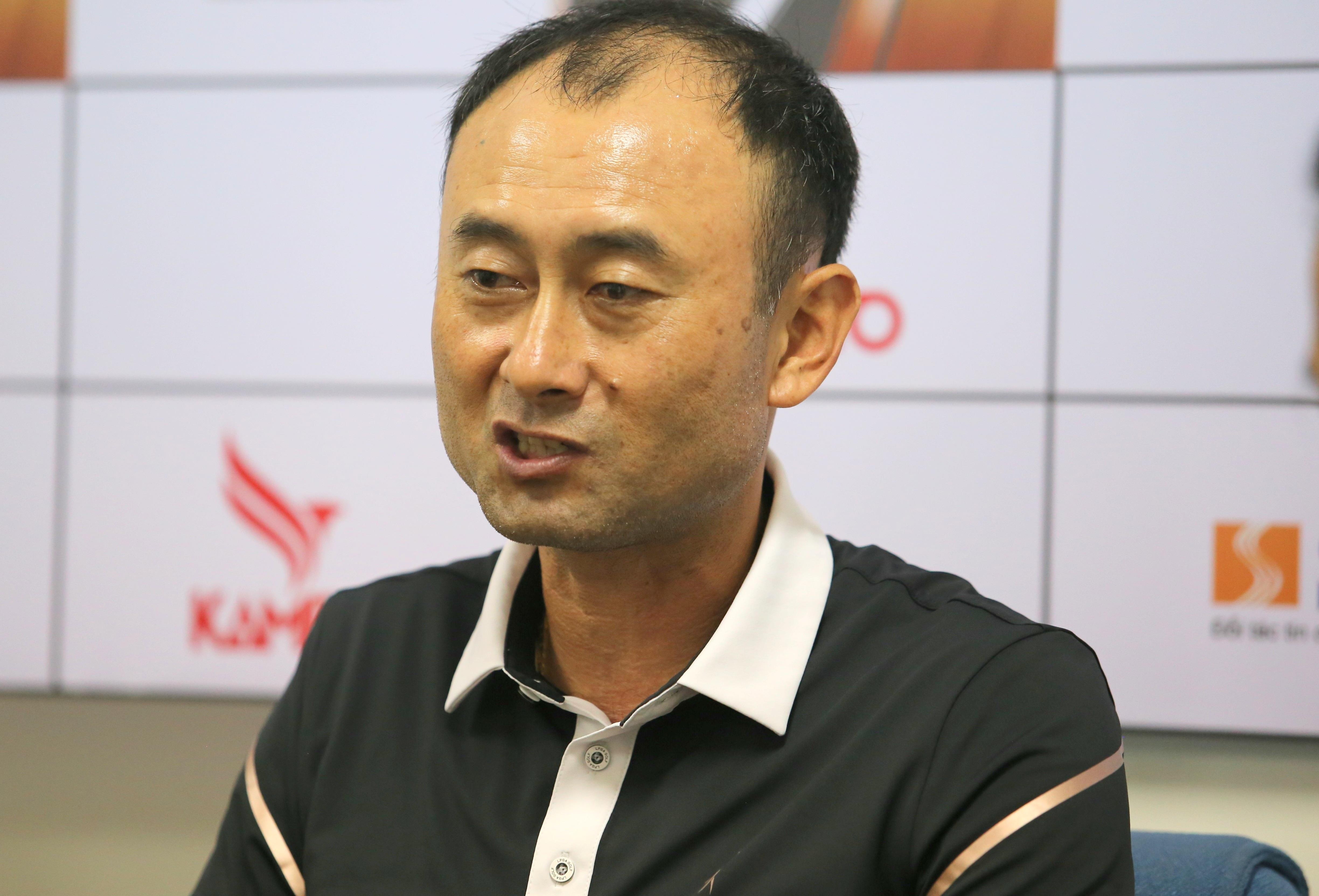 HLV doi HAGL dau dau truoc ngay dai chien CLB Ha Noi hinh anh