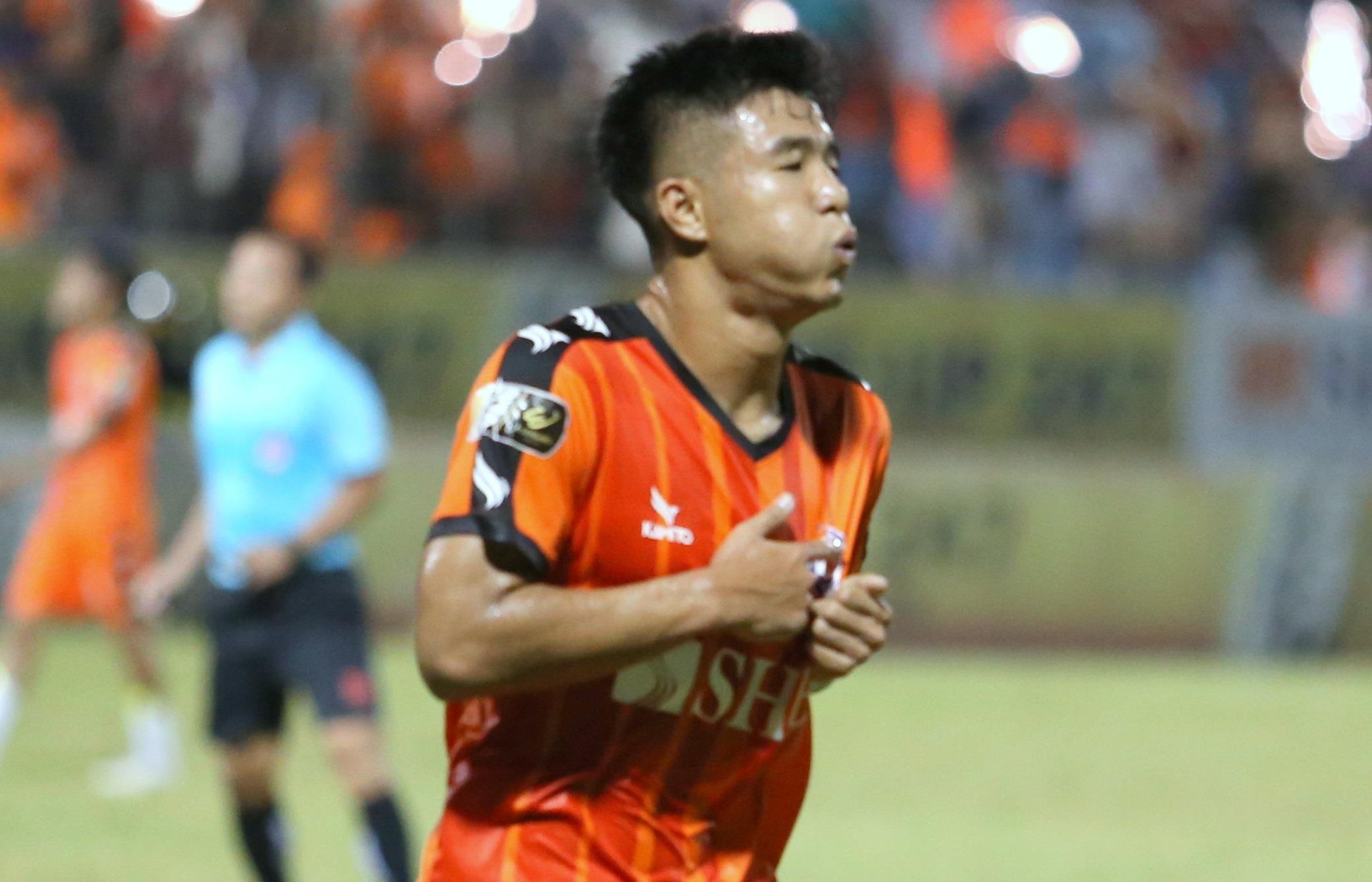 Ha Duc Chinh giai toa ap luc truoc ngay len tuyen Viet Nam hinh anh