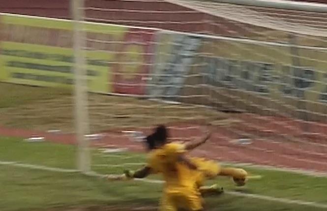 Trọng tài gây tranh cãi khi từ chối bàn thắng của Thanh Hóa ảnh 1 Trong tai gay tranh cai khi tu choi ban thang cua Thanh Hoa anh 1