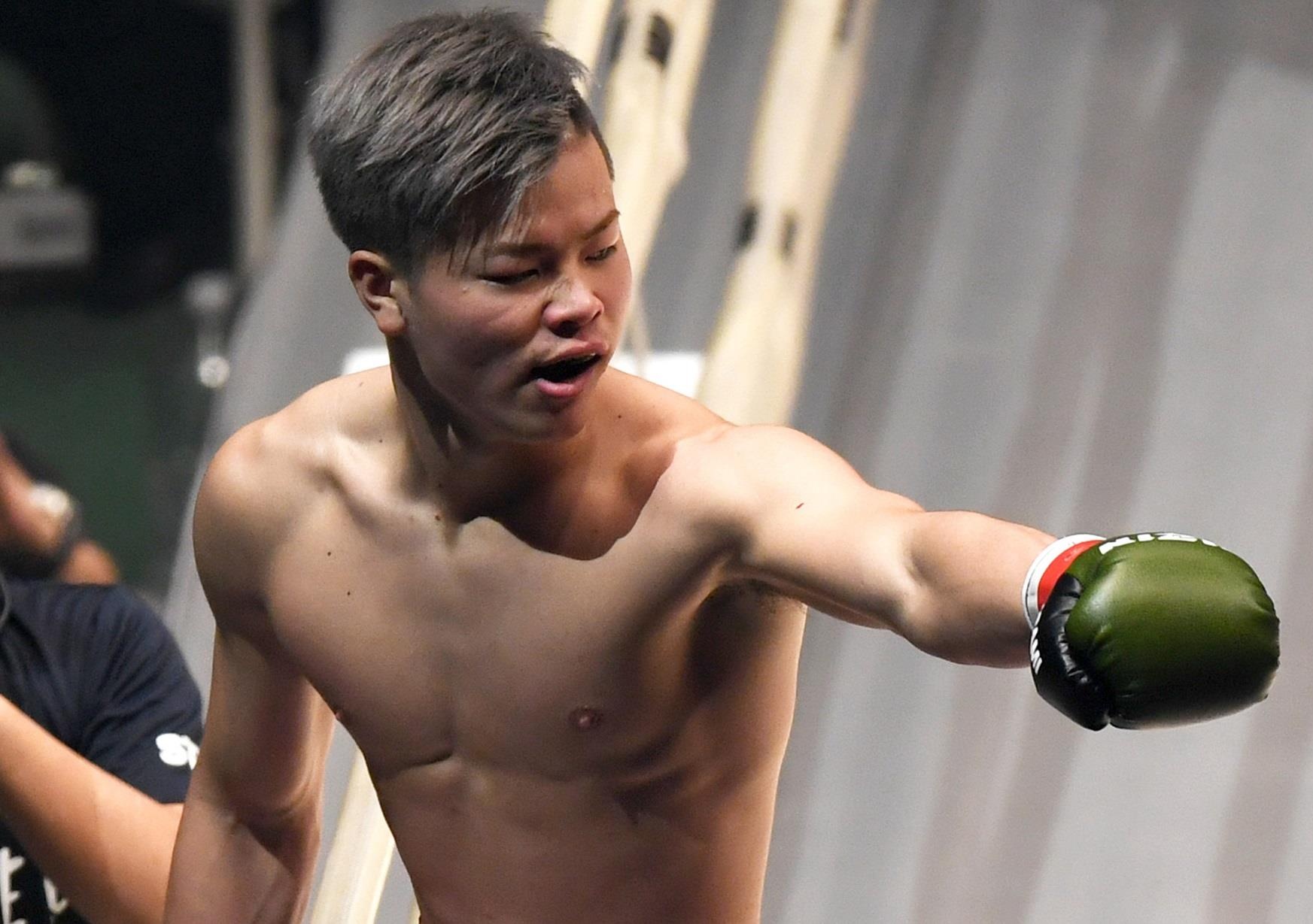 Vo si Nhat Ban gay 2 chiec rang vi pha thuc cui cho cua doi thu hinh anh