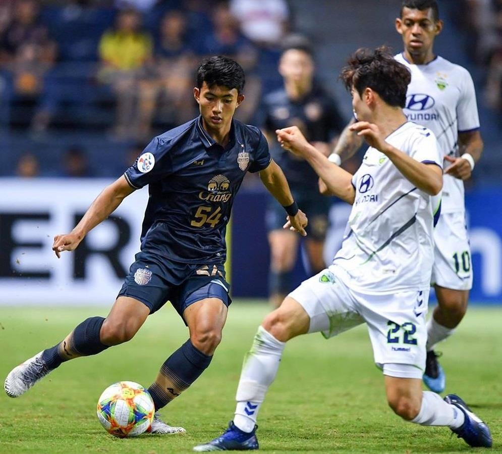Tiền đạo 16 tuổi dự King's Cup đi vào lịch sử bóng đá Thái Lan ảnh 2 Tien dao 16 tuoi du King's Cup di vao lich su bong da Thai Lan anh 2