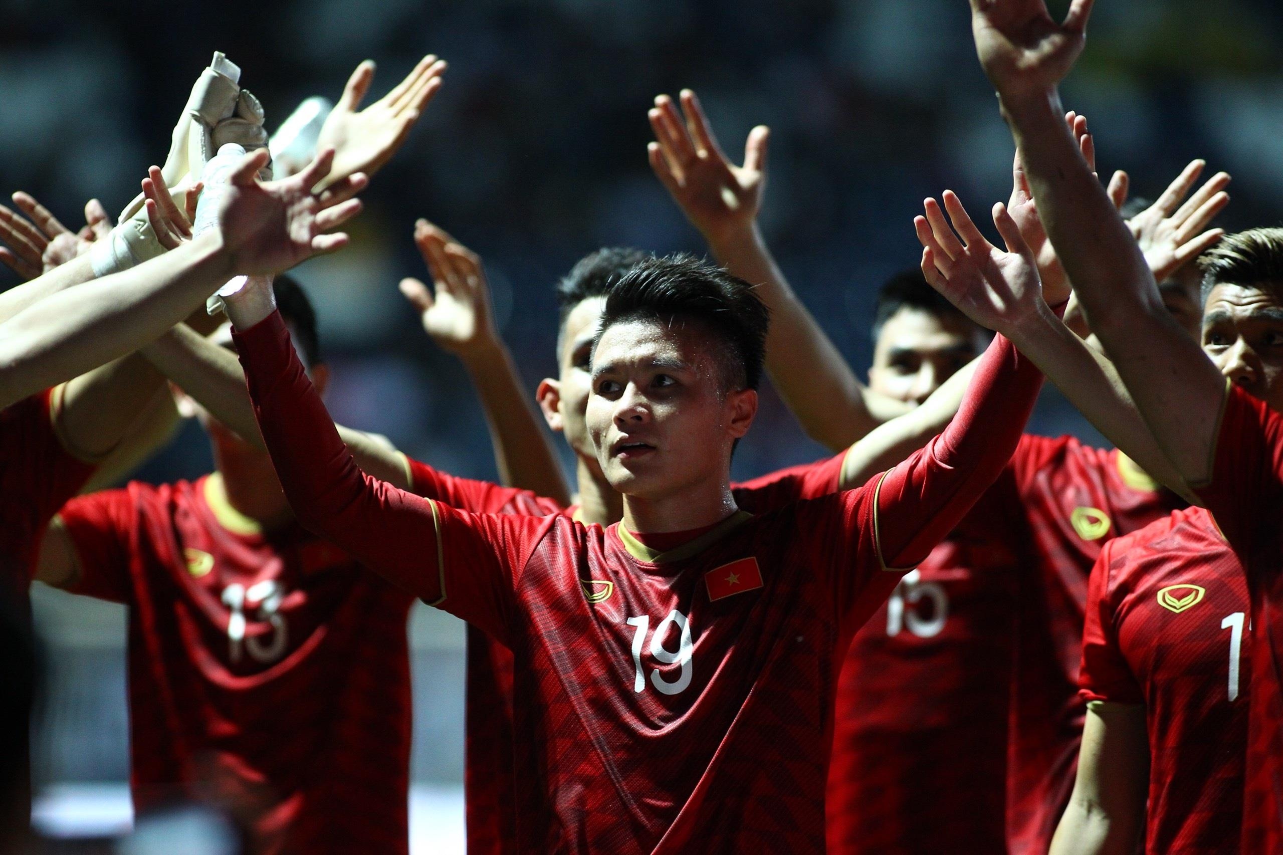 ‘Tuyển Việt Nam vượt mặt Thái Lan nhờ bước ngoặt Kiatisak’ ảnh 3 ‘Tuyen Viet Nam vuot mat Thai Lan nho buoc ngoat Kiatisak’ anh 3