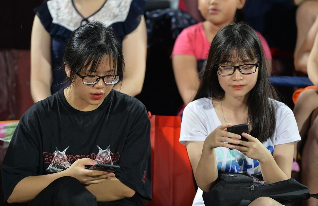 CDV nu xinh dep doi mua xem U23 Viet Nam dau Myamnar anh 3