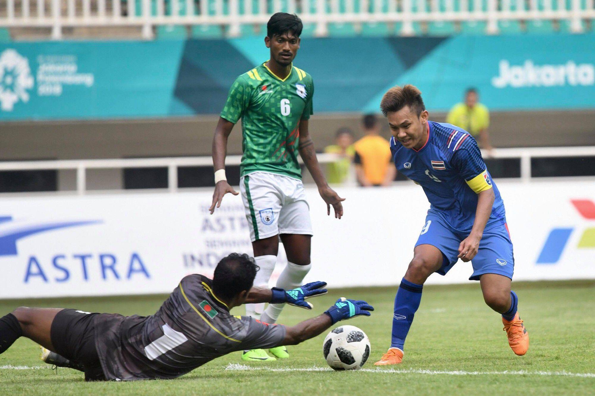 Hanh trinh truot doc cua bong da Thai Lan tu khi Kiatisak ra di anh 4