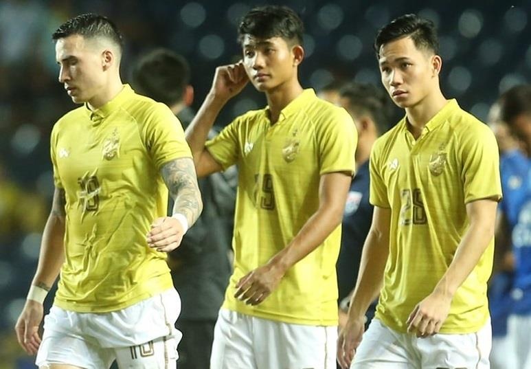 Hanh trinh truot doc cua bong da Thai tu khi chia tay Kiatisak hinh anh