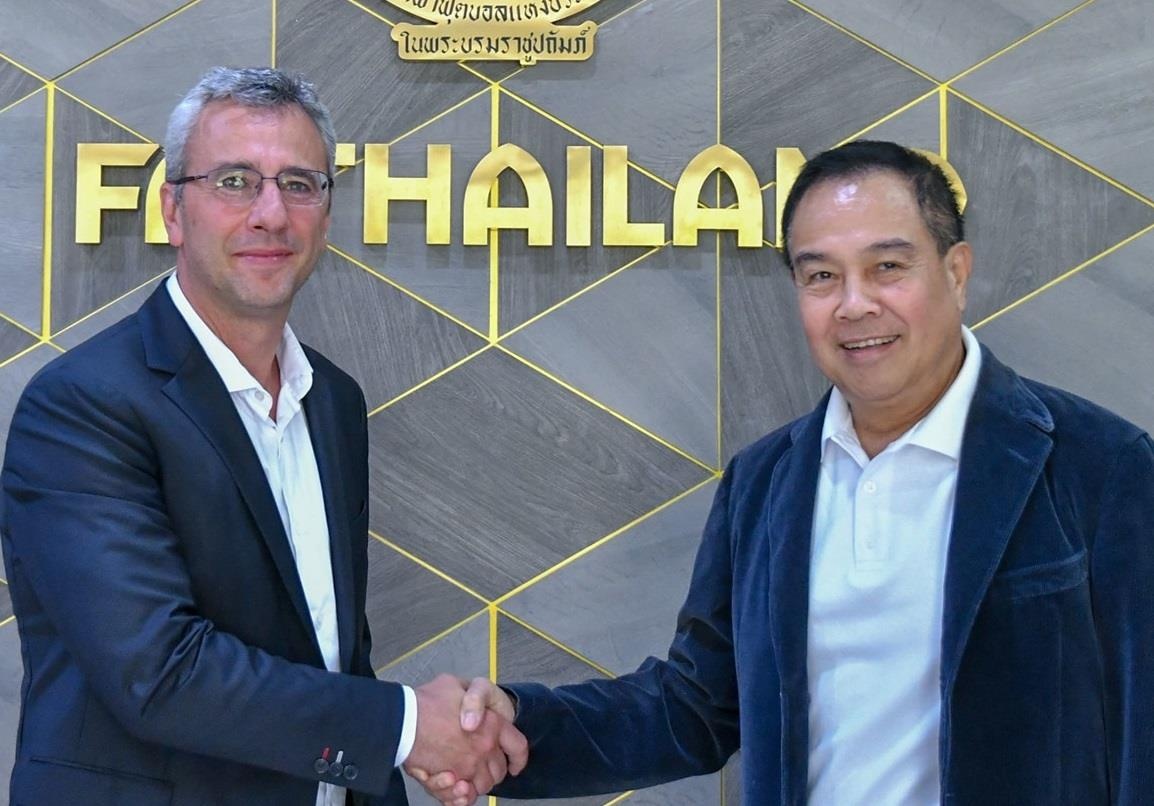 Thai Lan bo nhiem giam doc ky thuat tung lam viec o Barcelona hinh anh