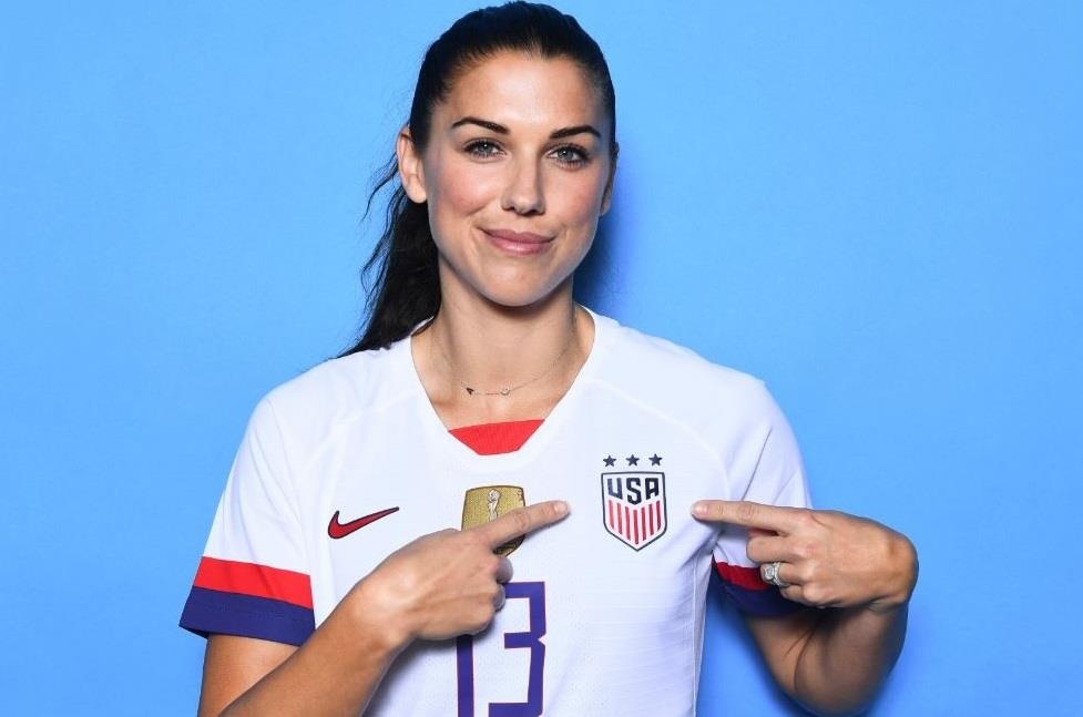 Cau thu ghi 5 ban vao luoi Thai Lan gay bao mang xa hoi hinh anh