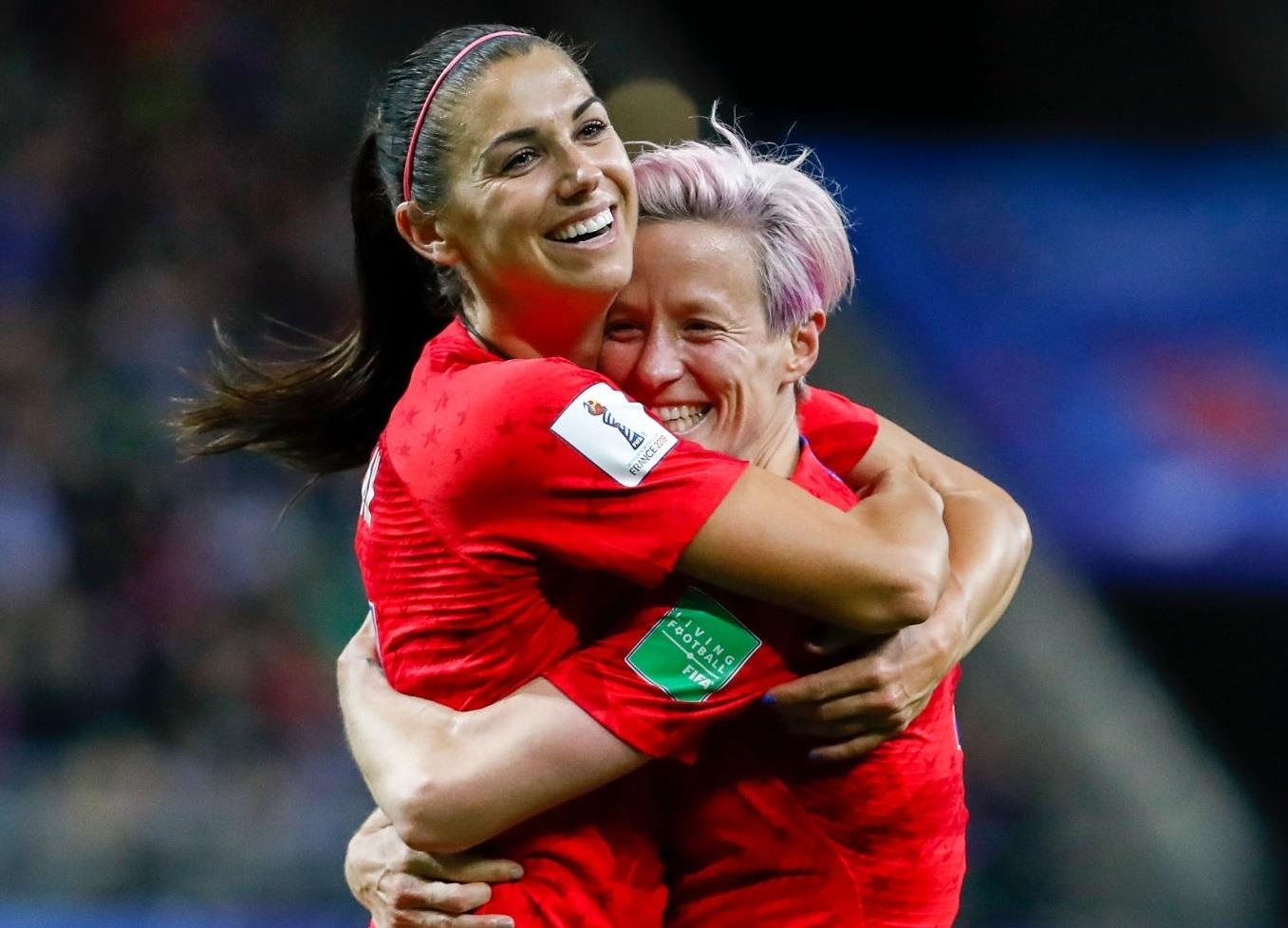 ‘Bong hong’ ghi 5 ban vao luoi Thai Lan gay bao mang xa hoi anh 2