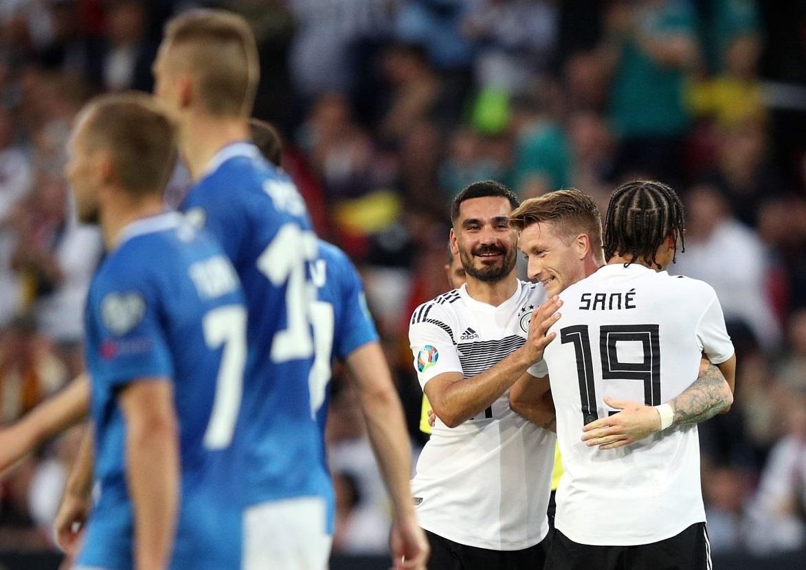 Reus lap cu dup,  tuyen Duc huy diet Estonia 8-0 anh 2