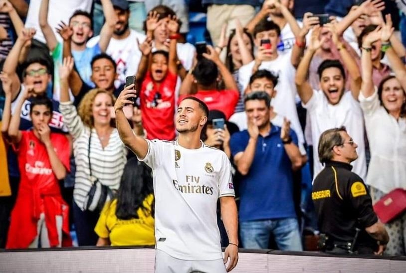 Real Madrid ra mat ‘bom tan’ Eden Hazard truoc 50.000 CDV anh 7