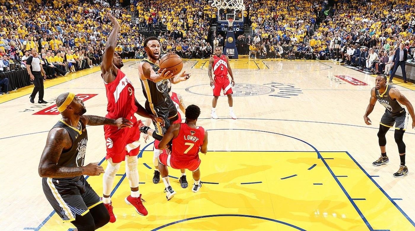 Lan dau tien chuc vo dich NBA roi nuoc My den Canada anh 1