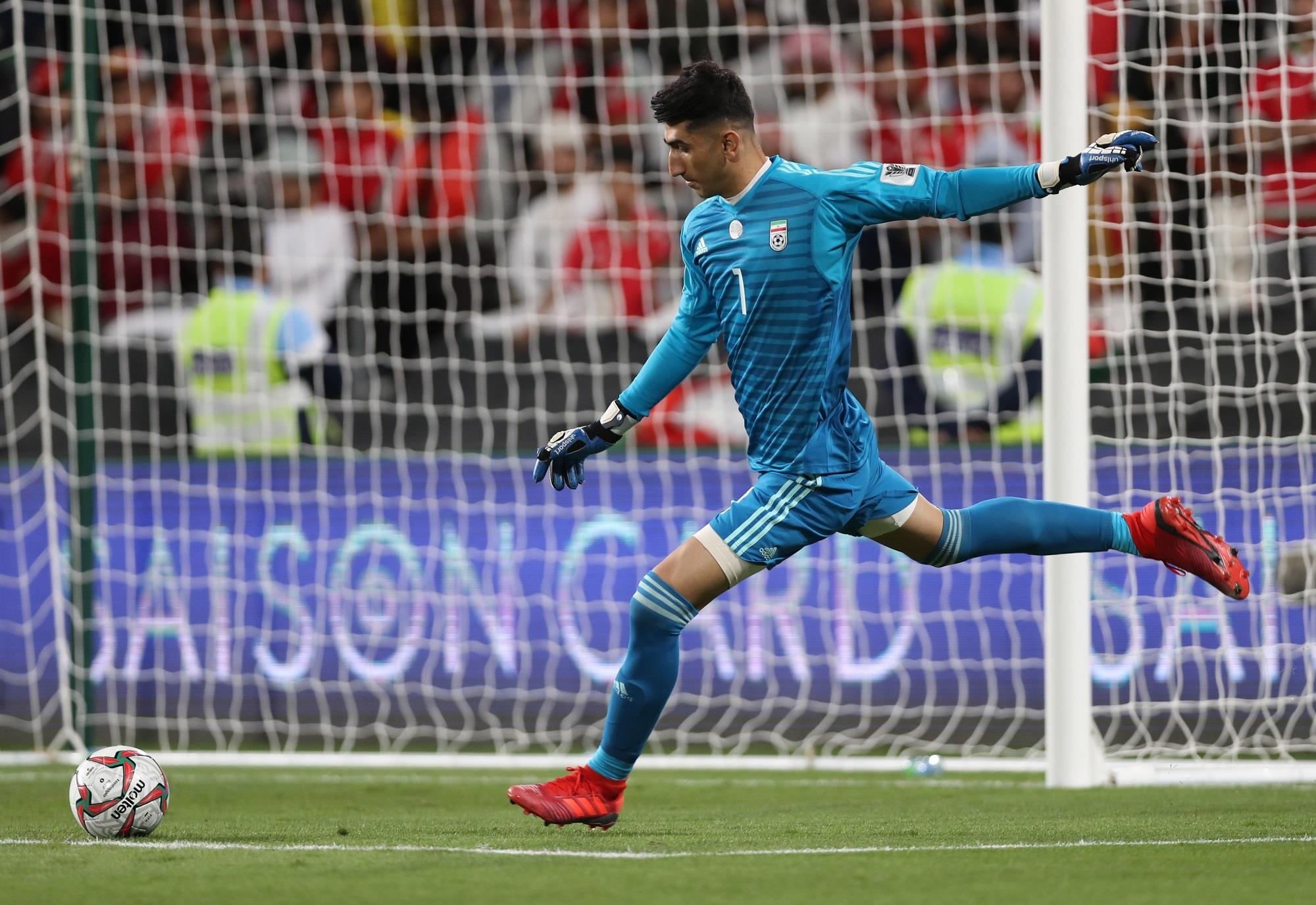 Quang Hai du suc choi bong o chau Au anh 2