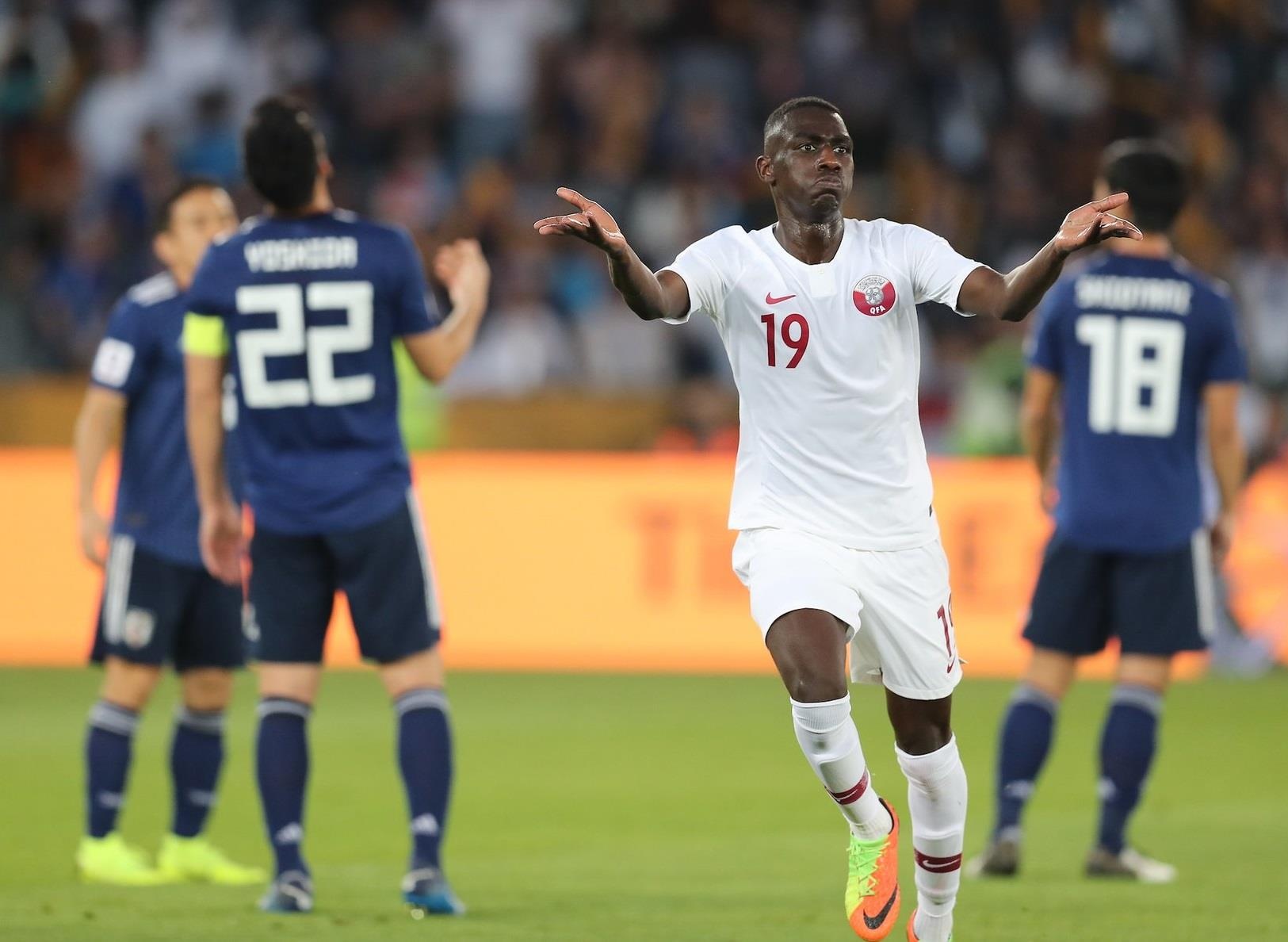 Quang Hai du suc choi bong o chau Au anh 6