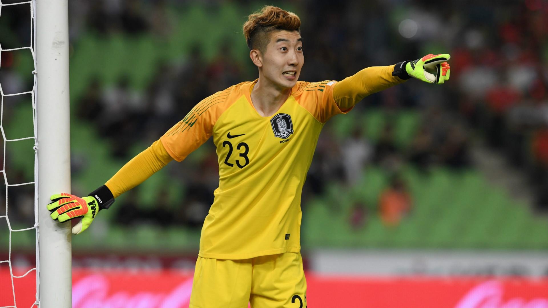 Quang Hai du suc choi bong o chau Au anh 7