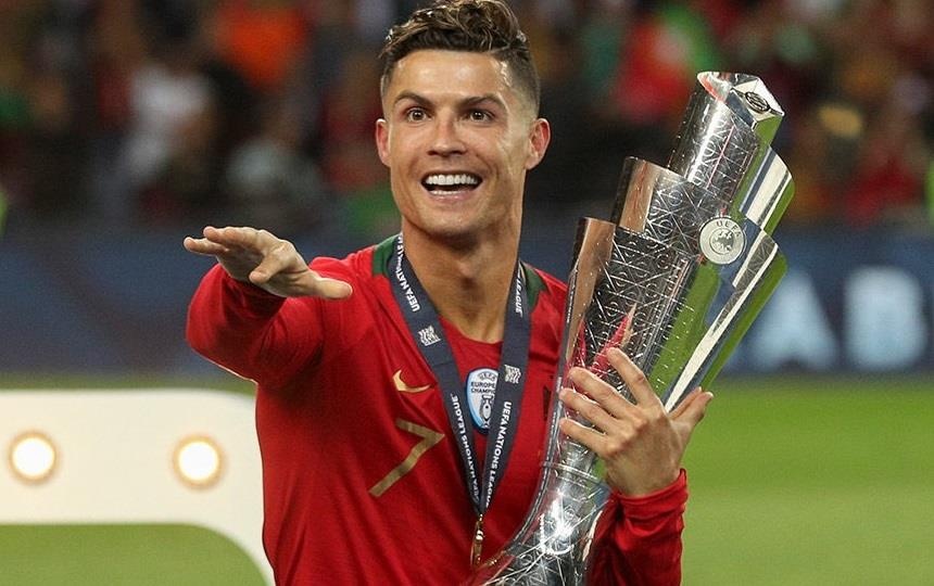 Cristiano Ronaldo cam on CDV sau mua giai cua nhung ky luc hinh anh