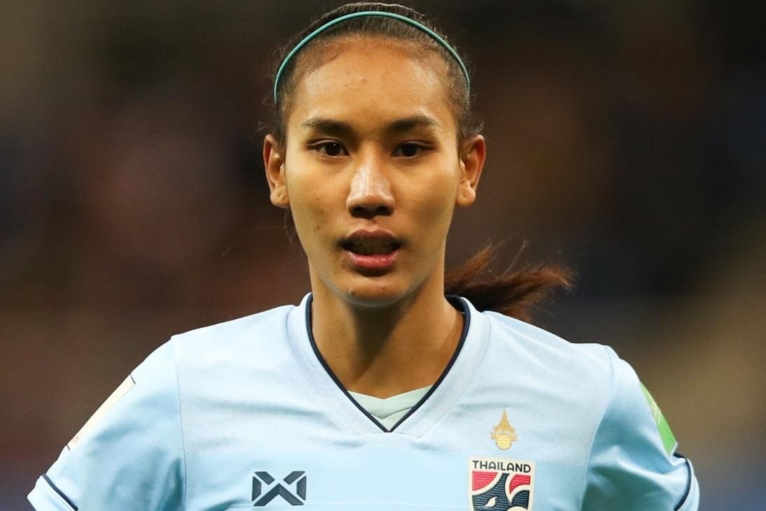 Bao Thai Lan keu goi tuyen nu guong day sau tran thua 0-13 hinh anh
