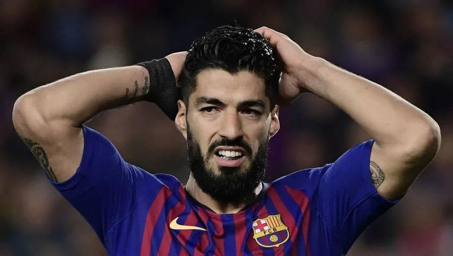 Suarez muon tron khoi the gioi sau cu soc truoc Liverpool hinh anh