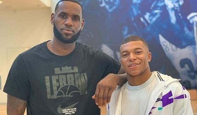 Kylian Mbappe gap LeBron James anh 1