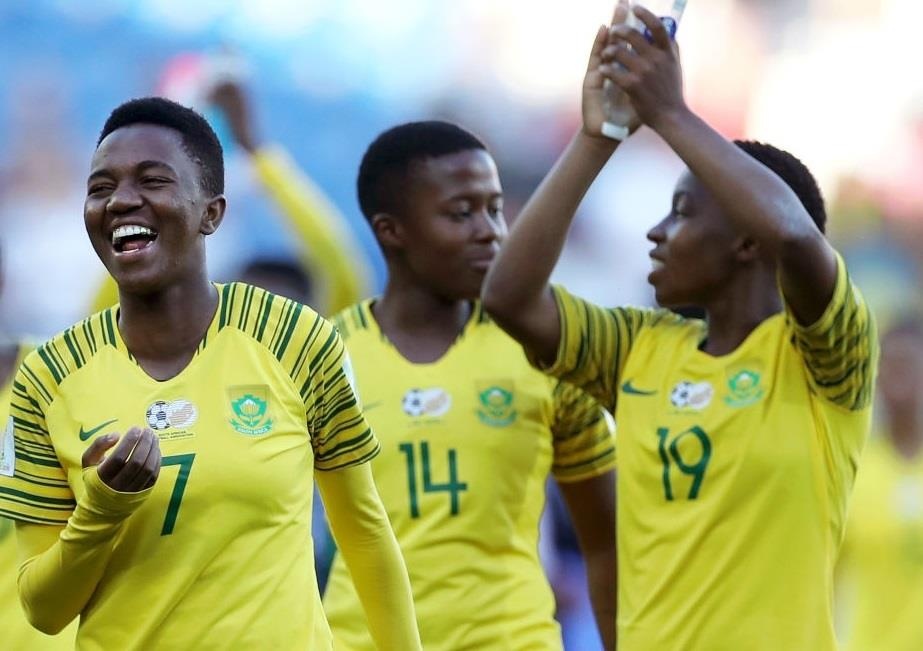 Cau thu Nam Phi cuoi hon ho du ve nuoc som o World Cup nu hinh anh