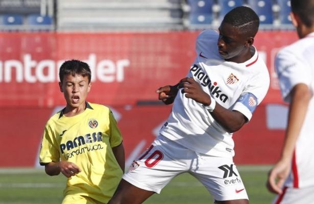 Tien dao 12 tuoi cao 1,75 m ap dao moi doi thu tren san hinh anh