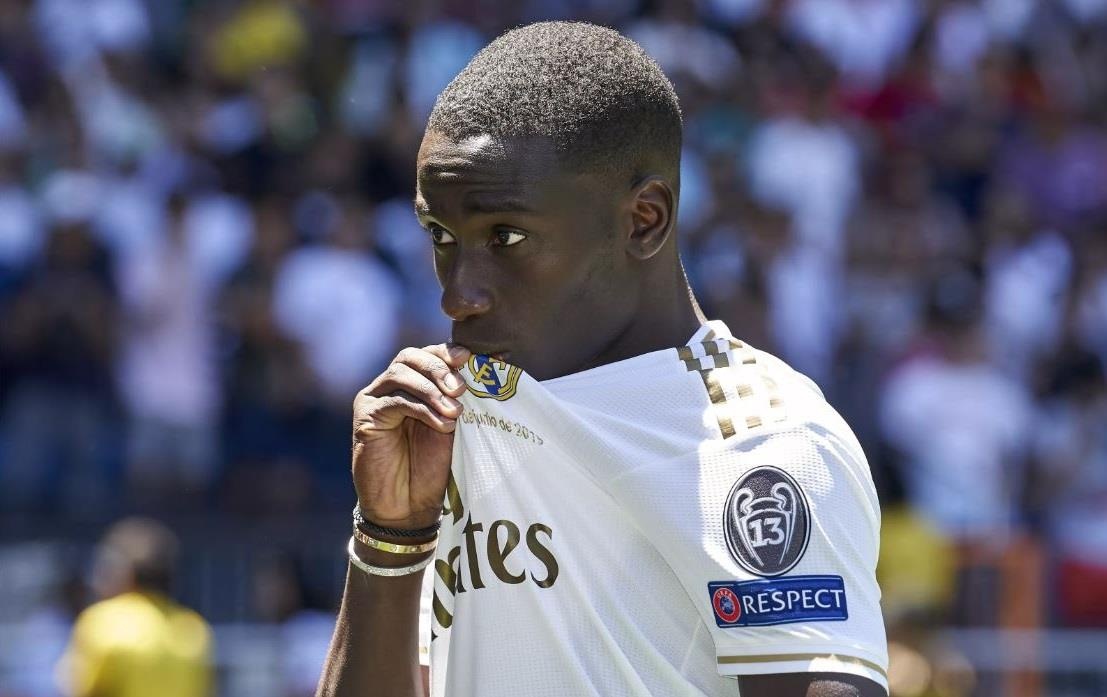 Ferland Mendy - tu ngoi xe lan den giac mo Real Madrid hinh anh
