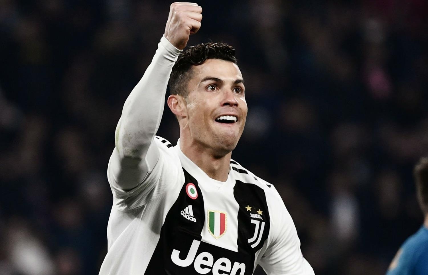 HLV Sarri muon giup Ronaldo lap them ky luc o Juventus hinh anh
