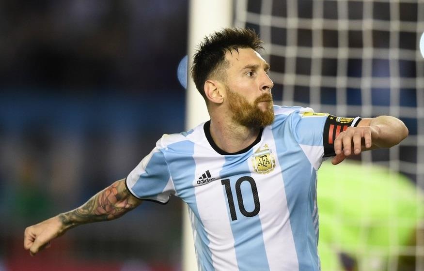 ‘Hang tram huan luyen vien da bat luc trong viec ngan can Messi’ hinh anh