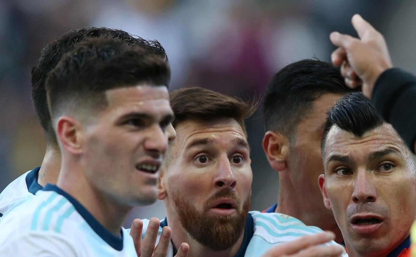 Messi thẻ đỏ ảnh 1 Messi the do anh 1