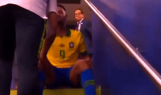 Sao Brazil khoc khi bi duoi khoi san o chung ket Copa America hinh anh