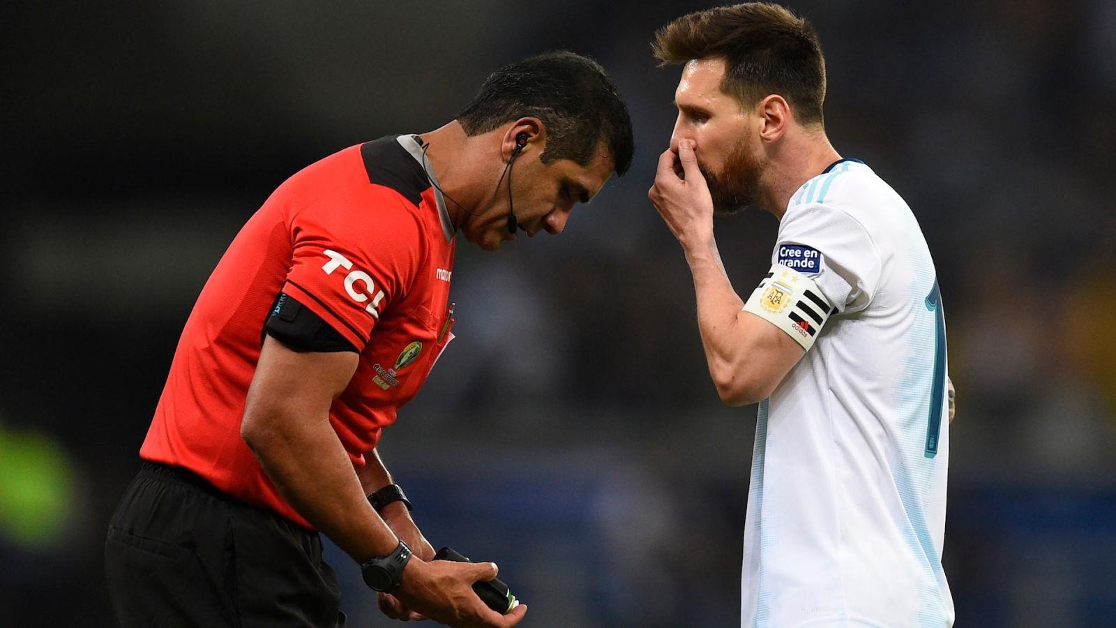 Messi nhan the do va nhung cai nhat o Copa America hinh anh