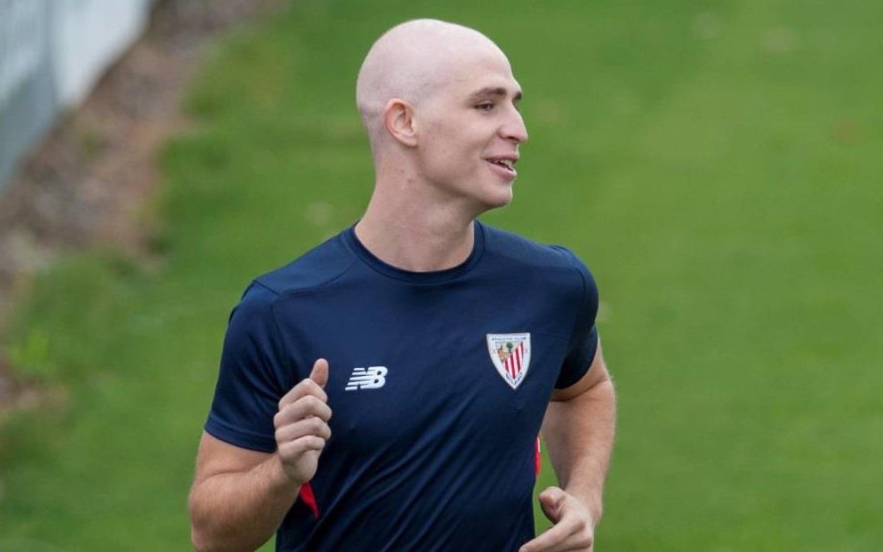 Cau thu 2 lan chien thang benh ung thu duoc thuong ban hop dong 7 nam hinh anh