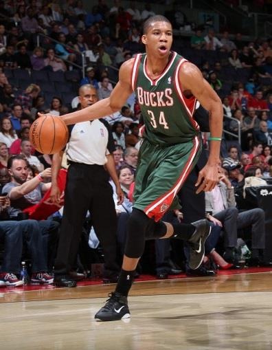 Chi Pu đối đầu Antetokounmpo ảnh 1 Chi Pu doi dau Antetokounmpo anh 1