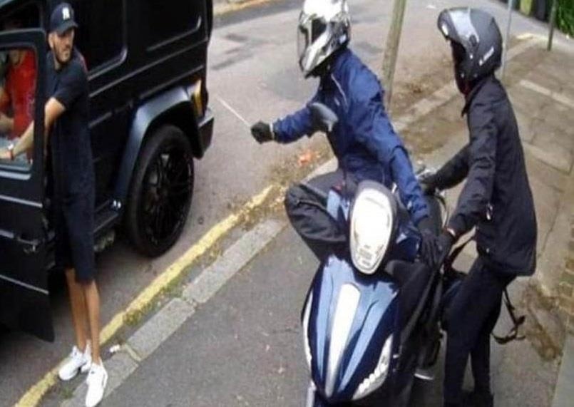 Oezil gap cuop anh 1