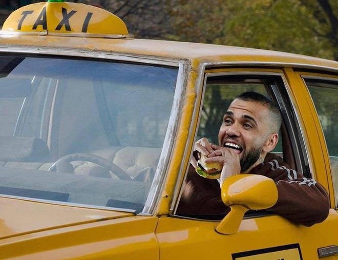 Alves gia nhap Barca anh 2