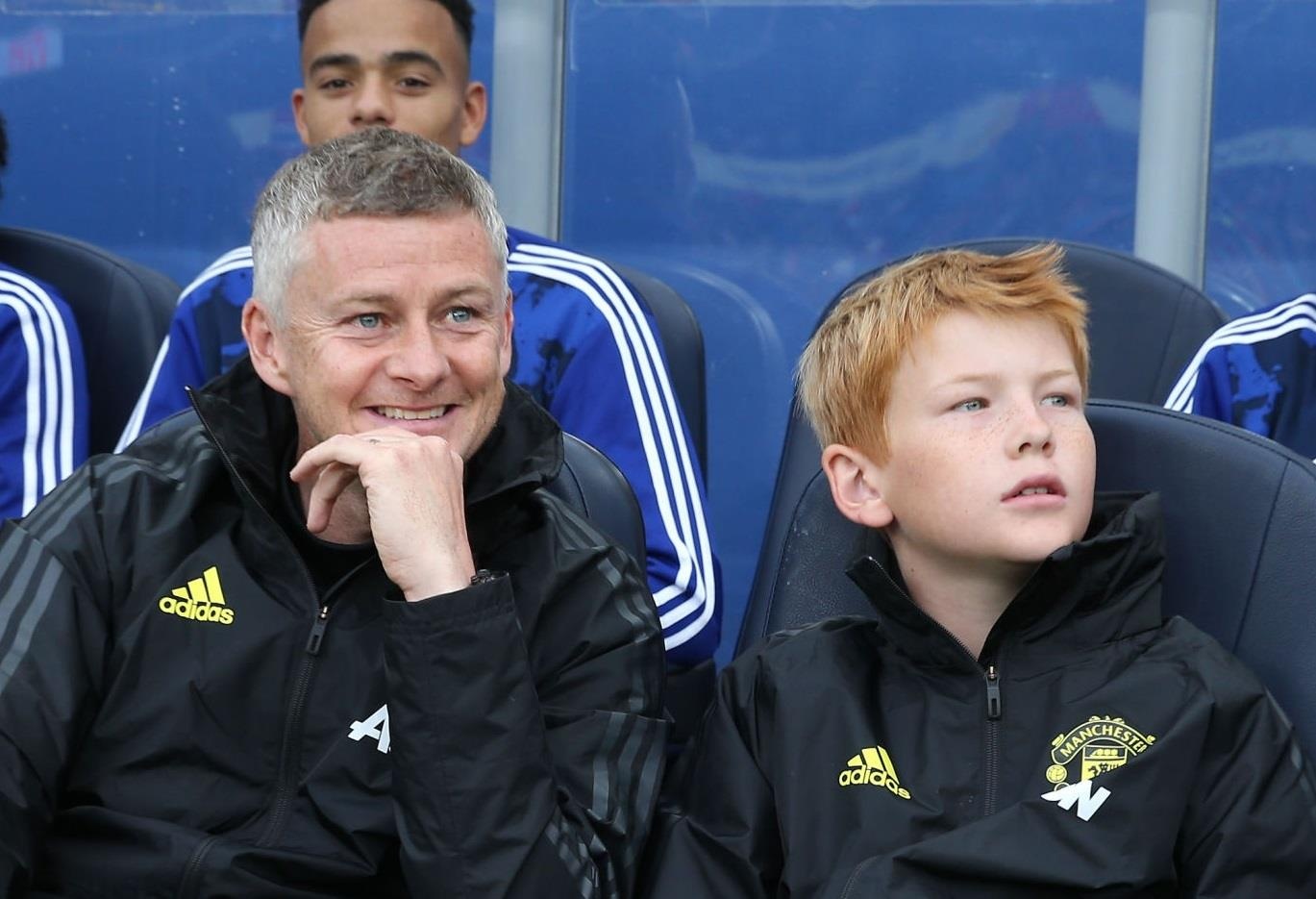 Con trai HLV Solskjaer theo doi tran dau tu bang ghe huan luyen cua MU hinh anh