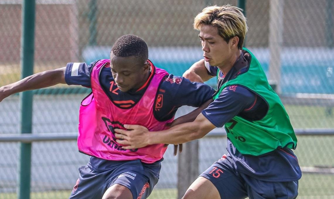 Cong Phuong no luc tap luyen cung CLB Sint-Truidense hinh anh