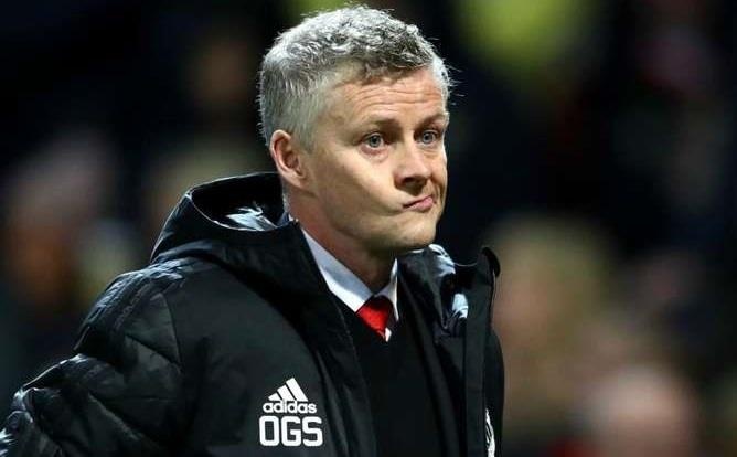 MU bi co dong vien quay lung trong tran thua lich su hinh anh