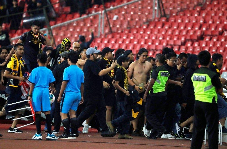 CĐV Indonesia tấn công CĐV Malaysia ảnh 1 CDV Indonesia tan cong CDV Malaysia anh 1