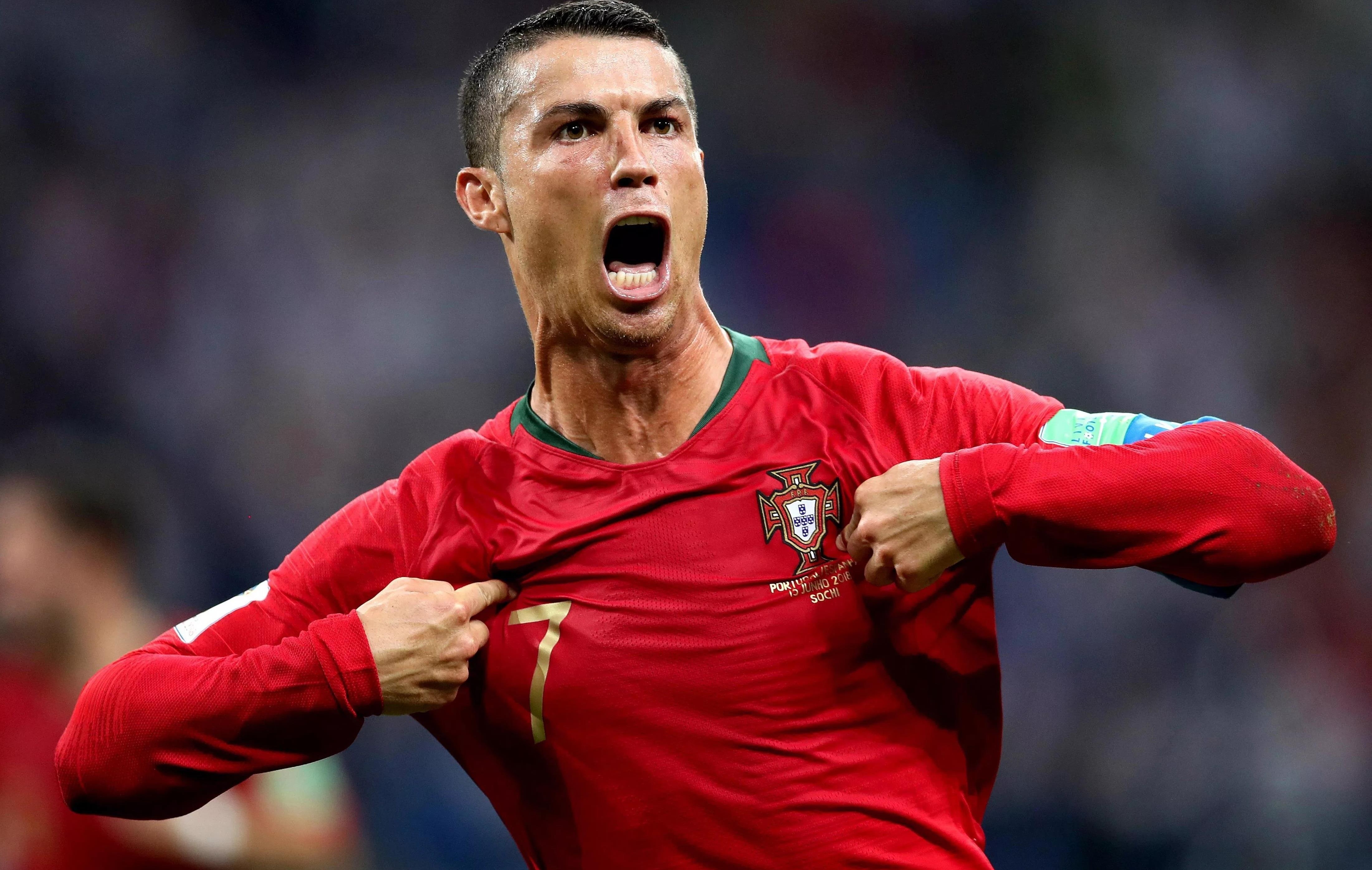 Ronaldo ghi ban khi bi CDV ho ten Messi che gieu hinh anh