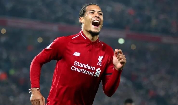 Van Dijk ky hop dong 6 nam, nhan luong cao hon Maguire hinh anh