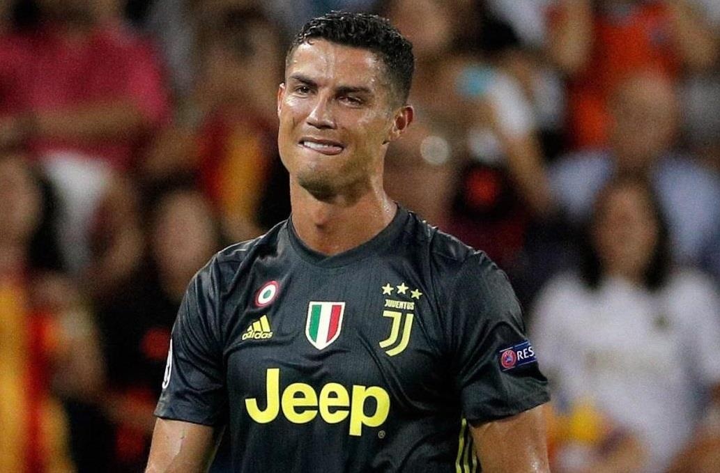 Ronaldo xep sau Messi trong game FIFA 20 hinh anh