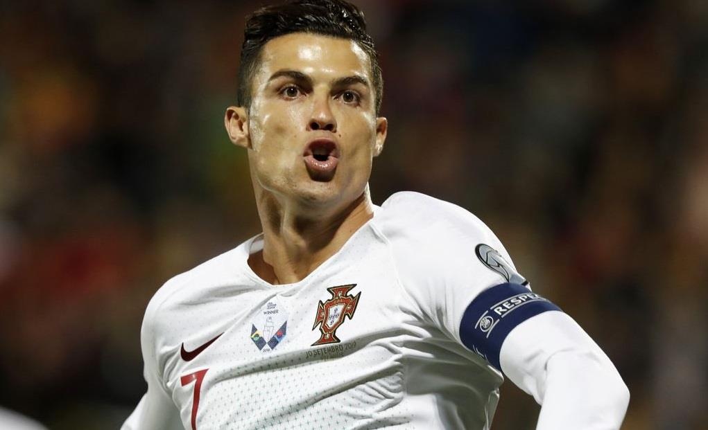 ‘Khong the choi cai Ronaldo la cau thu hay nhat the gioi’ hinh anh