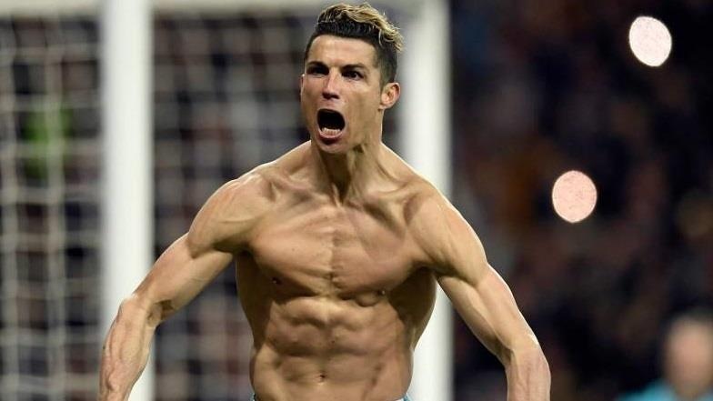 Mourinho: 'Ronaldo van choi bong va ghi ban khi 50 tuoi' hinh anh